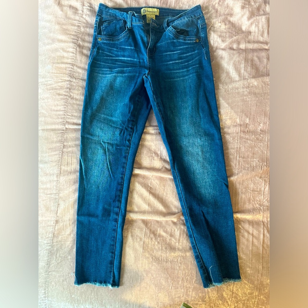 Democracy Seamless Ankle Skimmer jeans.